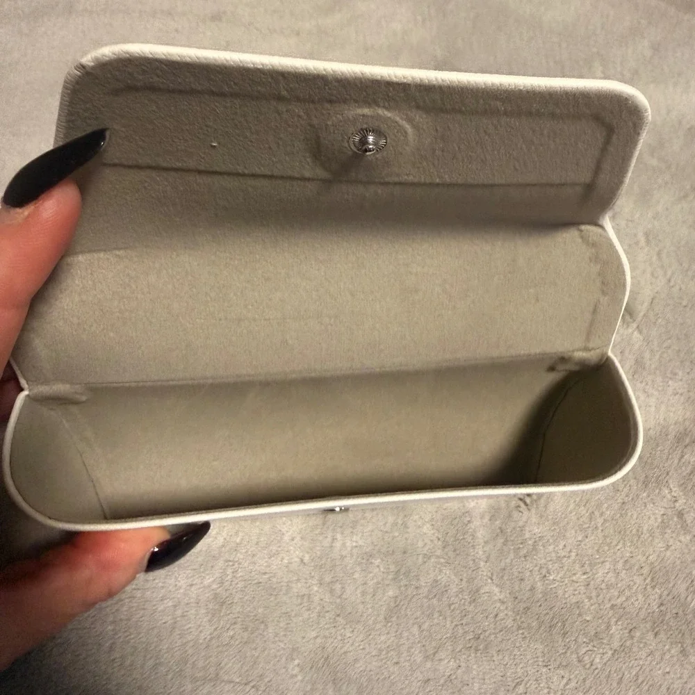 Michael Kors Eyeglass Case White Hard Shell Snap Closure‎ EUC